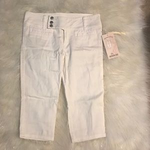 White Skinny Fit Capris